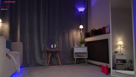 Snapshot of amelyxxx chatting on 10-11-25, 01:27 Amy online show from 10-11-25, 01:27