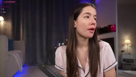 Snapshot of amelyxxx chatting on 10-12-25, 01:04 Amy online show from 10-12-25, 01:04