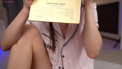 Snapshot of amelyxxx chatting on 10-17-25, 12:47 Amy online show from 10-17-25, 12:47