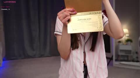 Snapshot of amelyxxx chatting on 10-18-25, 02:36 Amy online show from 10-18-25, 02:36