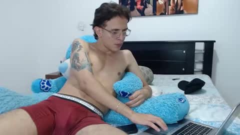 Snapshot of americanbig_dick chatting on 12-17-24, 08:54 Lucian online show from 12-17-24, 08:54