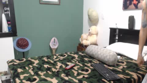 Snapshot of americanbig_dick chatting on 09-15-25, 11:16 Lucian online show from 09-15-25, 11:16