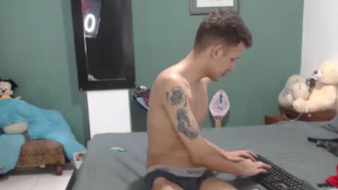 Snapshot of americanbig_dick chatting on 10-04-25, 10:19 Lucian online show from 10-04-25, 10:19