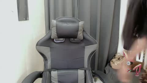 Snapshot of ami_lewis chatting on 03-10-25, 08:37 JOANNA online show from 03-10-25, 08:37