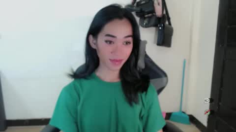 Snapshot of ami_lewis chatting on 10-09-25, 02:31 JOANNA online show from 10-09-25, 02:31