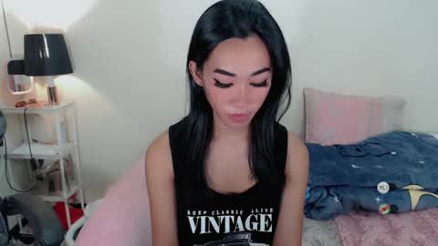 Snapshot of ami_lewis chatting on 10-23-25, 02:33 JOANNA online show from 10-23-25, 02:33