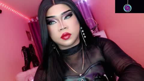 Queen Mireska online show from 10-25-25, 01:51