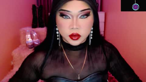 Snapshot of amiadoll chatting on 02-05-26, 04:44 Queen Mireska online show from 02-05-26, 04:44