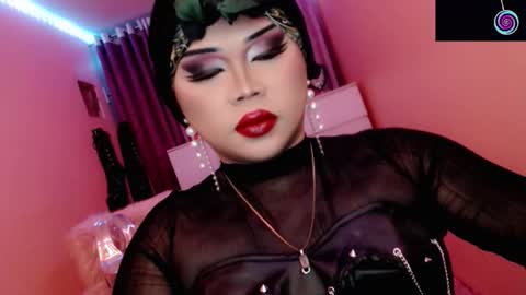 Snapshot of amiadoll chatting on 02-07-26, 05:38 Queen Mireska online show from 02-07-26, 05:38