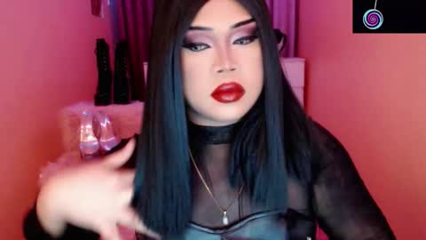 Snapshot of amiadoll chatting on 02-08-26, 05:38 Queen Mireska online show from 02-08-26, 05:38