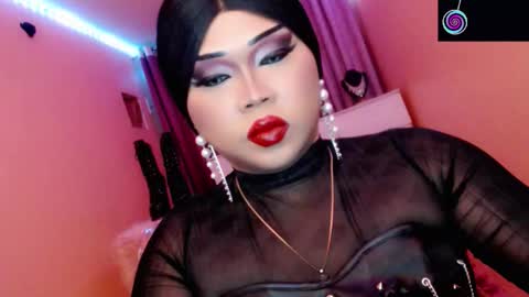 Snapshot of amiadoll chatting on 02-09-26, 05:06 Queen Mireska online show from 02-09-26, 05:06