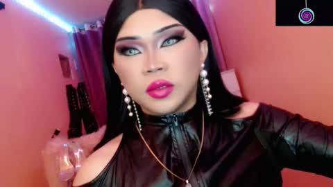 Snapshot of amiadoll chatting on 02-20-26, 04:29 Queen Mireska online show from 02-20-26, 04:29