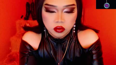 Snapshot of amiadoll chatting on 03-08-26, 06:01 Queen Mireska online show from 03-08-26, 06:01