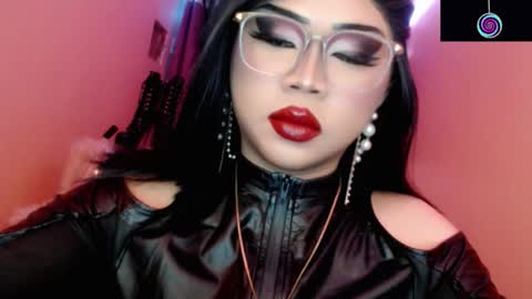 Snapshot of amiadoll chatting on 03-09-26, 04:55 Queen Mireska online show from 03-09-26, 04:55