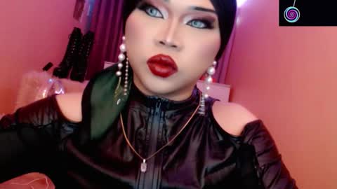 Snapshot of amiadoll chatting on 03-13-26, 04:35 Queen Mireska online show from 03-13-26, 04:35