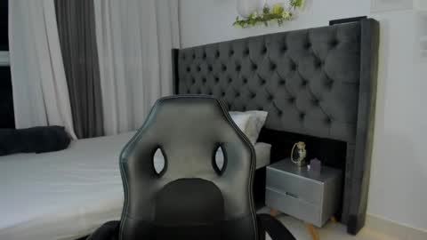 Snapshot of amiirra_ chatting on 09-10-25, 06:24 Amira sweet online show from 09-10-25, 06:24