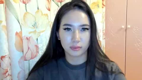 Snapshot of amina_artin chatting on 10-14-25, 12:17 Amina online show from 10-14-25, 12:17