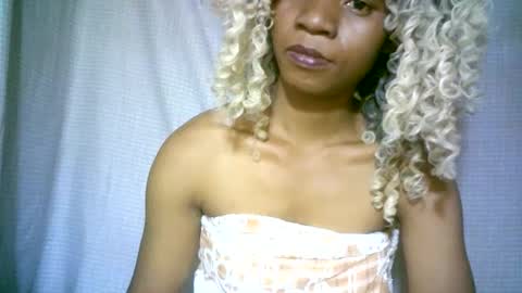 Snapshot of aminah01 chatting on 01-09-25, 01:02 aminah01 online show from 01-09-25, 01:02