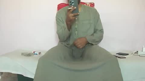 Snapshot of amir_elaraby chatting on 10-12-25, 11:31 Amir online show from 10-12-25, 11:31