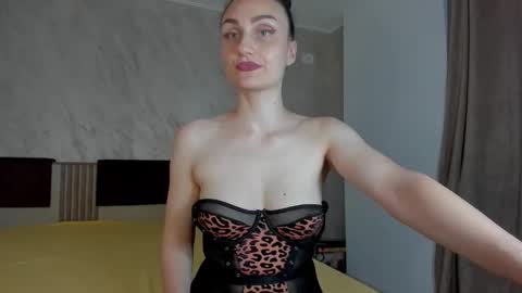 AmiraAnne online show from 06-09-26, 06:52