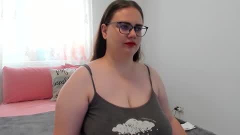 Amira Vyxen online show from 06-19-26, 07:56