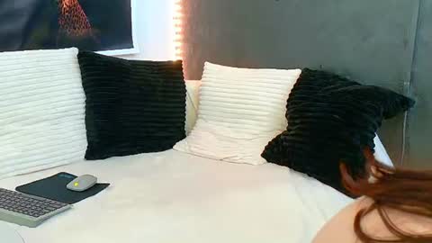 Snapshot of ammirra_a chatting on 06-25-26, 05:12 Amira online show from 06-25-26, 05:12