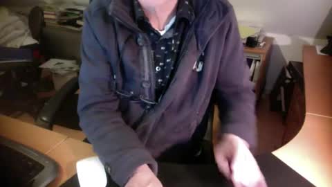 Snapshot of amor2200 chatting on 12-01-24, 08:53 Amor2200 online show from 12-01-24, 08:53