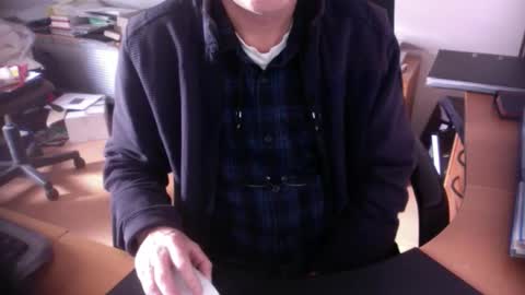 Snapshot of amor2200 chatting on 12-23-24, 10:53 Amor2200 online show from 12-23-24, 10:53