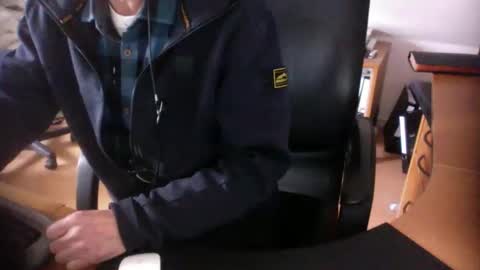 Snapshot of amor2200 chatting on 12-27-24, 11:28 Amor2200 online show from 12-27-24, 11:28