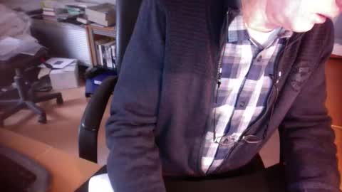 Snapshot of amor2200 chatting on 12-28-24, 12:45 Amor2200 online show from 12-28-24, 12:45