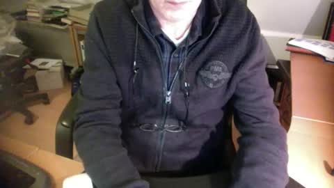 Snapshot of amor2200 chatting on 12-30-24, 08:15 Amor2200 online show from 12-30-24, 08:15