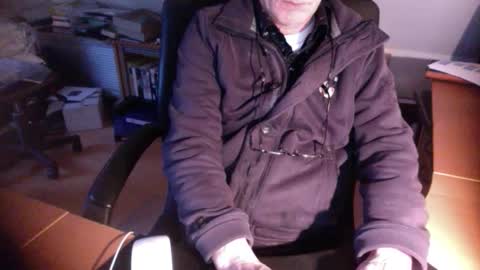 Snapshot of amor2200 chatting on 01-09-25, 08:13 Amor2200 online show from 01-09-25, 08:13