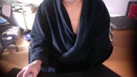 Snapshot of amor2200 chatting on 02-06-25, 08:29 Amor2200 online show from 02-06-25, 08:29