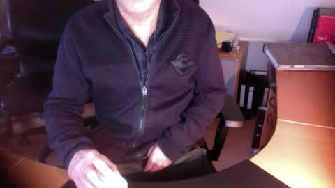 Snapshot of amor2200 chatting on 02-10-25, 03:32 Amor2200 online show from 02-10-25, 03:32