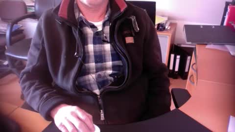 Snapshot of amor2200 chatting on 03-04-25, 01:06 Amor2200 online show from 03-04-25, 01:06