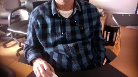 Snapshot of amor2200 chatting on 03-11-25, 11:23 Amor2200 online show from 03-11-25, 11:23