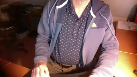 Snapshot of amor2200 chatting on 10-05-25, 06:28 Amor2200 online show from 10-05-25, 06:28