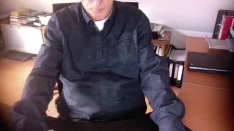 Snapshot of amor2200 chatting on 11-20-25, 08:14 Amor2200 online show from 11-20-25, 08:14