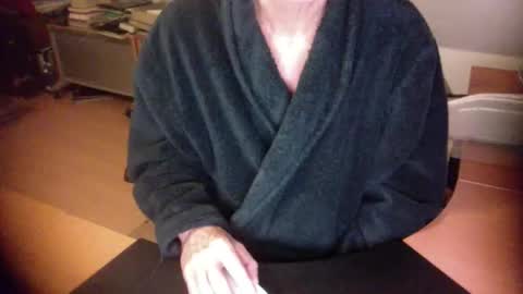 Snapshot of amor2200 chatting on 12-01-25, 01:21 Amor2200 online show from 12-01-25, 01:21