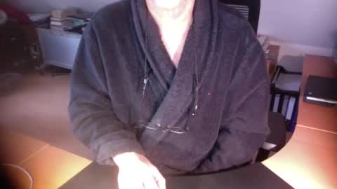 Snapshot of amor2200 chatting on 12-04-25, 09:29 Amor2200 online show from 12-04-25, 09:29