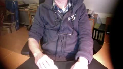 Snapshot of amor2200 chatting on 12-14-25, 05:40 Amor2200 online show from 12-14-25, 05:40