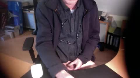 Snapshot of amor2200 chatting on 12-15-25, 09:02 Amor2200 online show from 12-15-25, 09:02