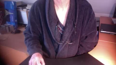 Snapshot of amor2200 chatting on 01-09-26, 11:35 Amor2200 online show from 01-09-26, 11:35