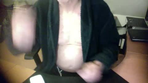 Snapshot of amor2200 chatting on 02-07-26, 11:08 Amor2200 online show from 02-07-26, 11:08