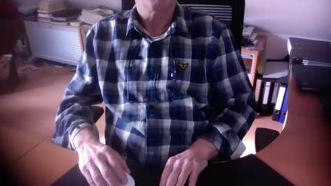 Snapshot of amor2200 chatting on 02-17-26, 11:18 Amor2200 online show from 02-17-26, 11:18