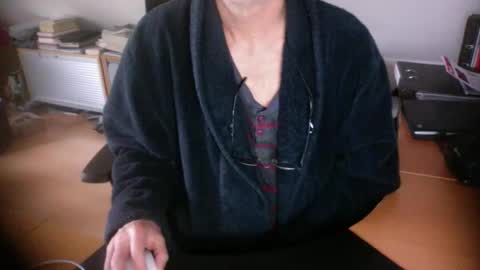 Snapshot of amor2200 chatting on 02-22-26, 10:25 Amor2200 online show from 02-22-26, 10:25