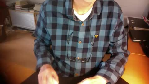 Snapshot of amor2200 chatting on 02-23-26, 08:12 Amor2200 online show from 02-23-26, 08:12