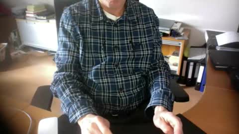 Snapshot of amor2200 chatting on 03-05-26, 08:32 Amor2200 online show from 03-05-26, 08:32