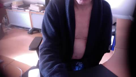 Snapshot of amor2200 chatting on 03-08-26, 11:14 Amor2200 online show from 03-08-26, 11:14