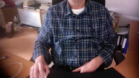 Snapshot of amor2200 chatting on 03-10-26, 09:03 Amor2200 online show from 03-10-26, 09:03